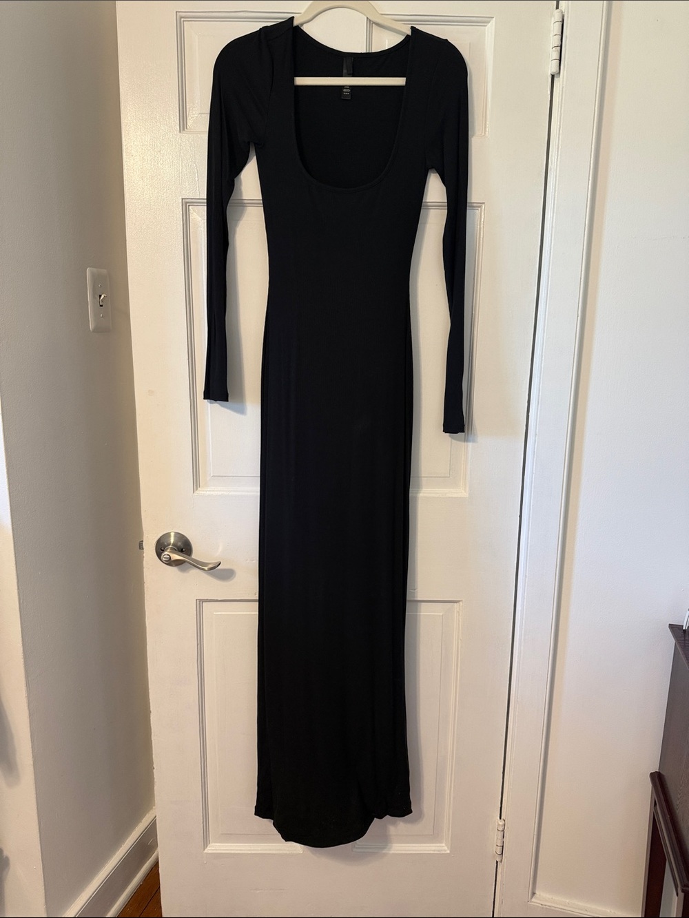 Black Long-Sleeve Scoop-Neck Maxi Dress